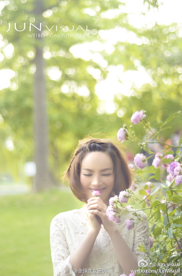 宅男女神长发风骚吊带蕾丝黑丝巨乳诱惑美女写真