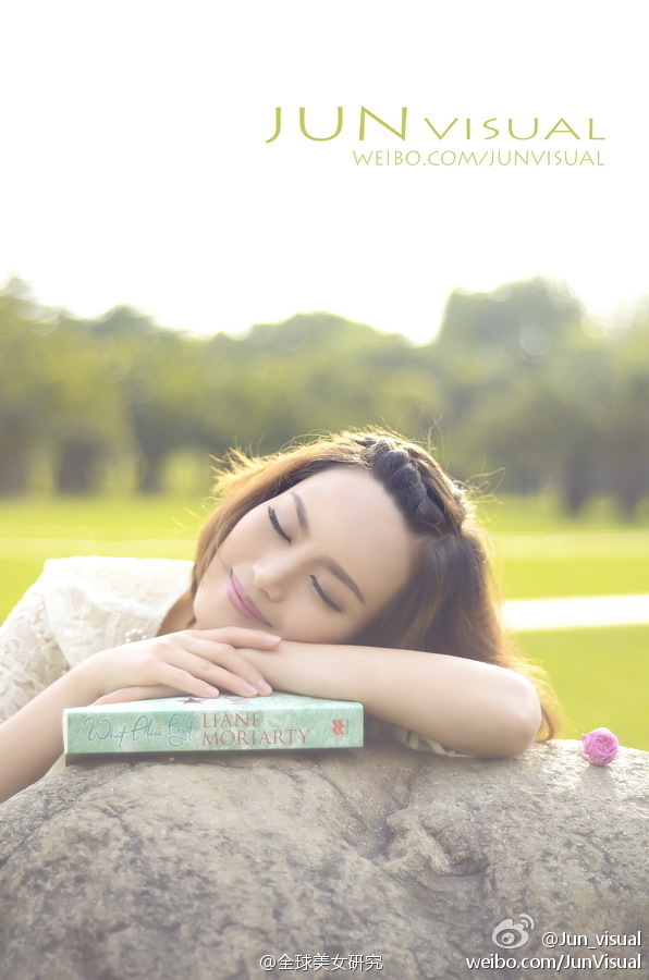 宅男女神长发风骚吊带蕾丝黑丝巨乳诱惑美女写真