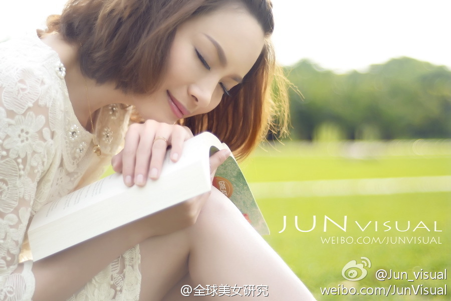 宅男女神长发风骚吊带蕾丝黑丝巨乳诱惑美女写真