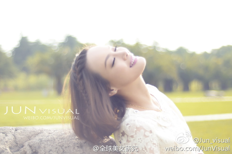 宅男女神长发风骚吊带蕾丝黑丝巨乳诱惑美女写真