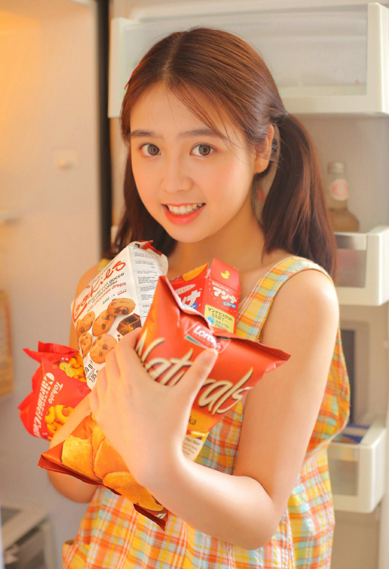 宅男女神长发风骚吊带蕾丝黑丝巨乳诱惑美女写真