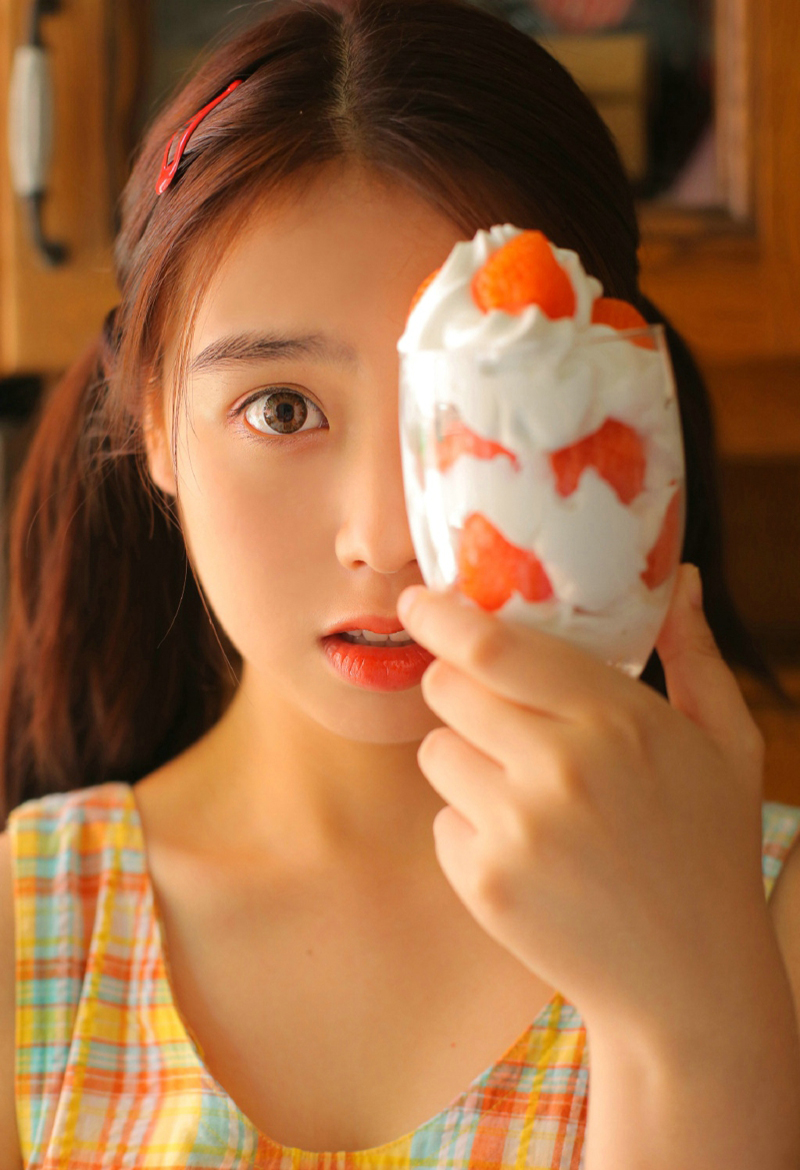 宅男女神长发风骚吊带蕾丝黑丝巨乳诱惑美女写真