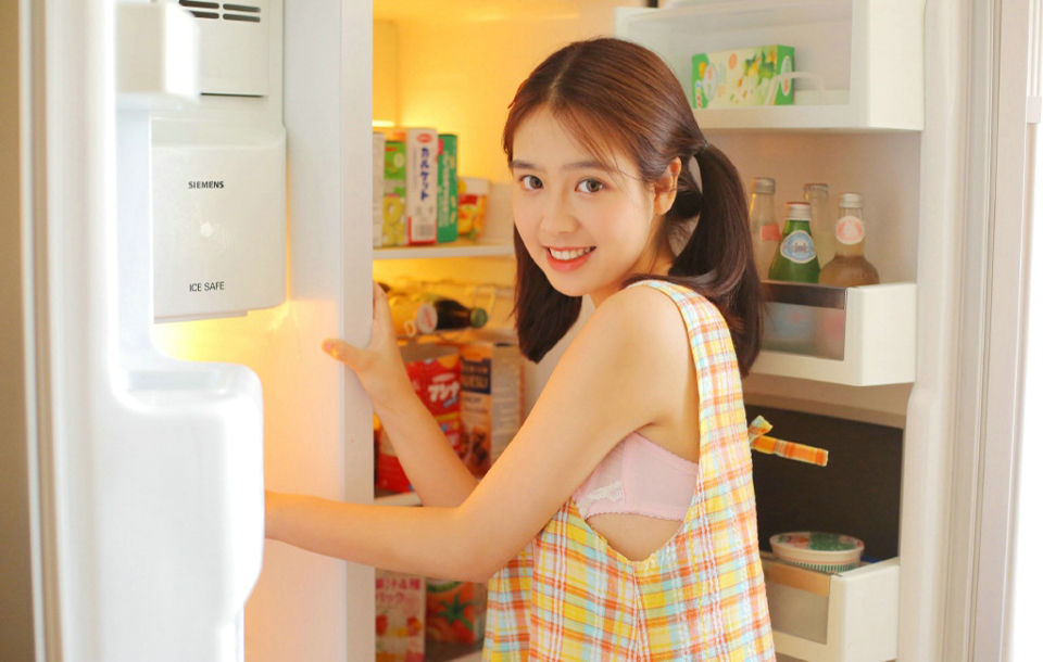 宅男女神长发风骚吊带蕾丝黑丝巨乳诱惑美女写真