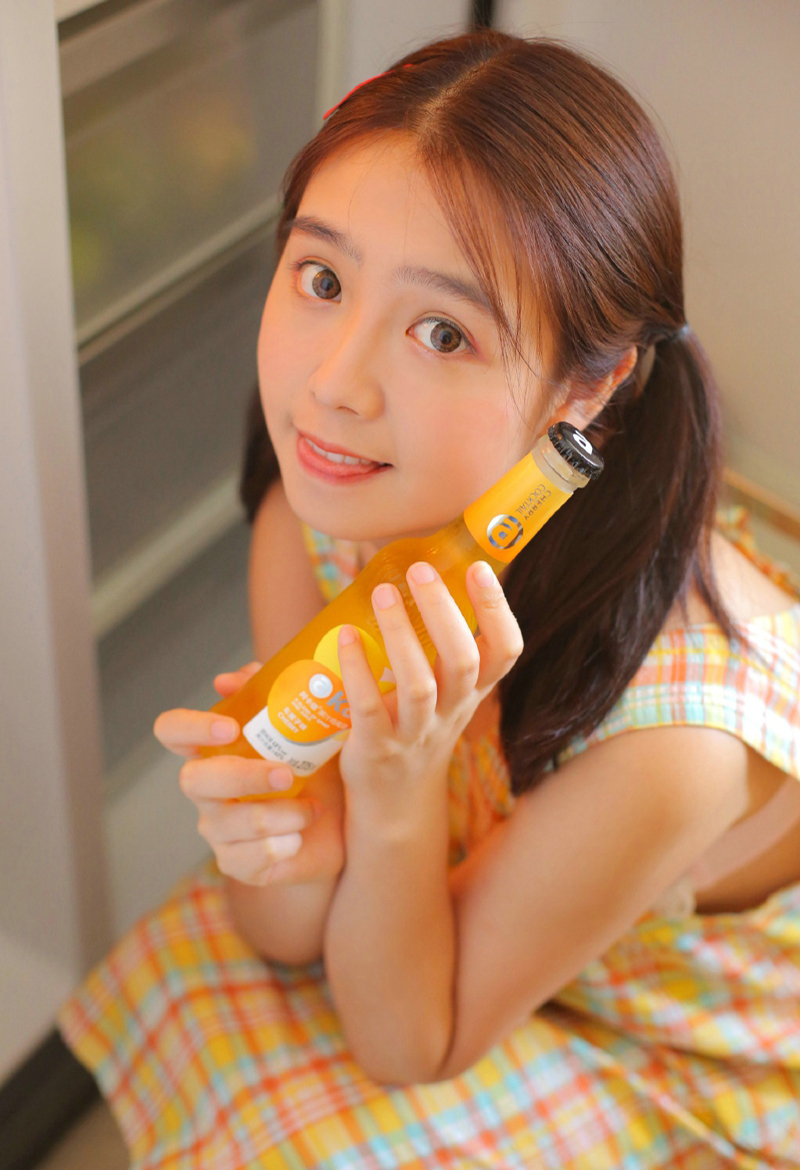 宅男女神长发风骚吊带蕾丝黑丝巨乳诱惑美女写真