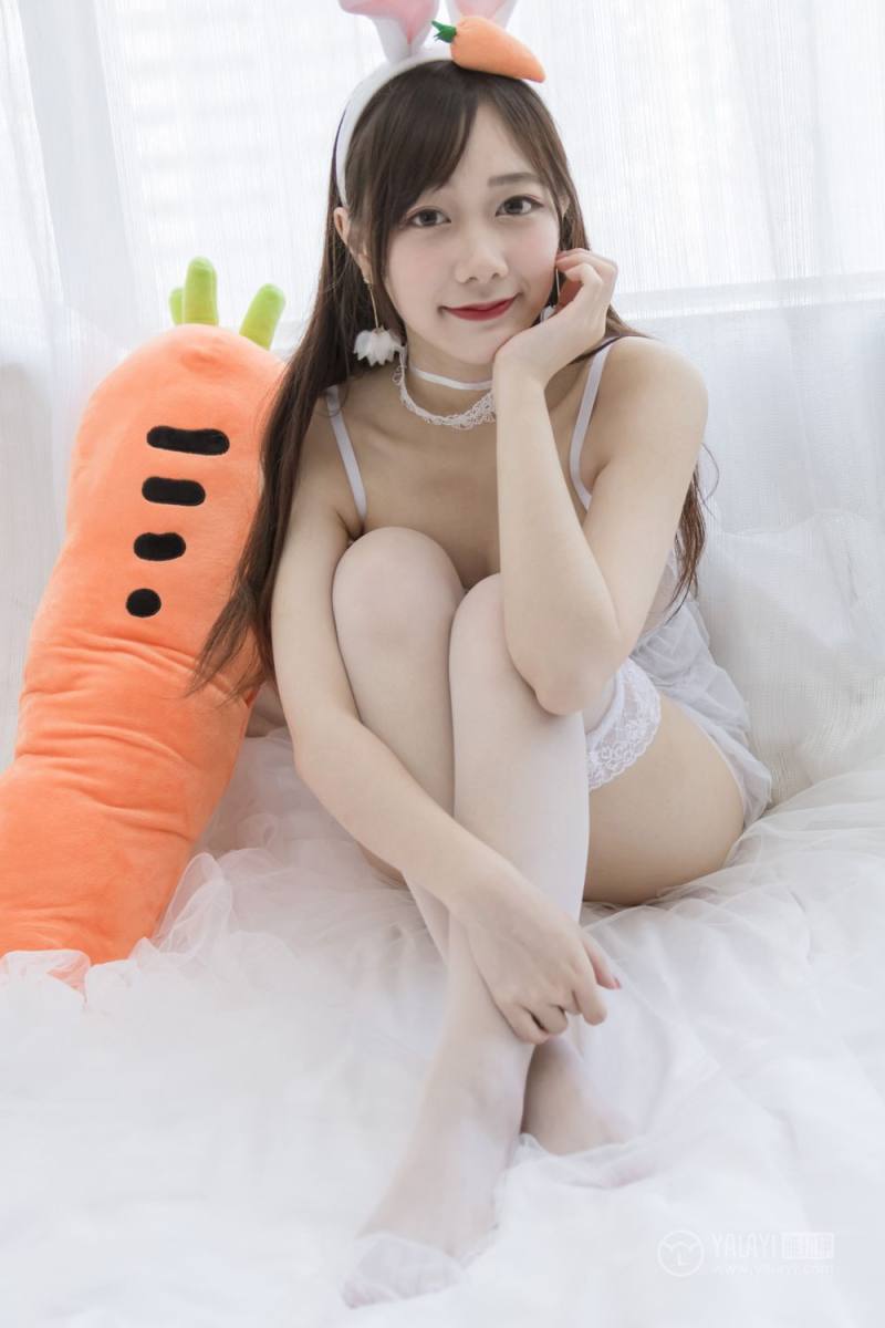 漂亮女朋友兔女郎制服诱惑白丝美腿养眼内衣福利写真