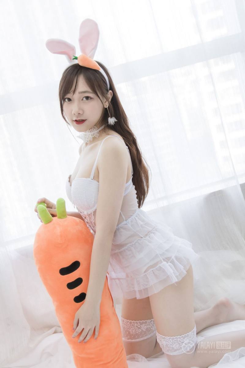 漂亮女朋友兔女郎制服诱惑白丝美腿养眼内衣福利写真