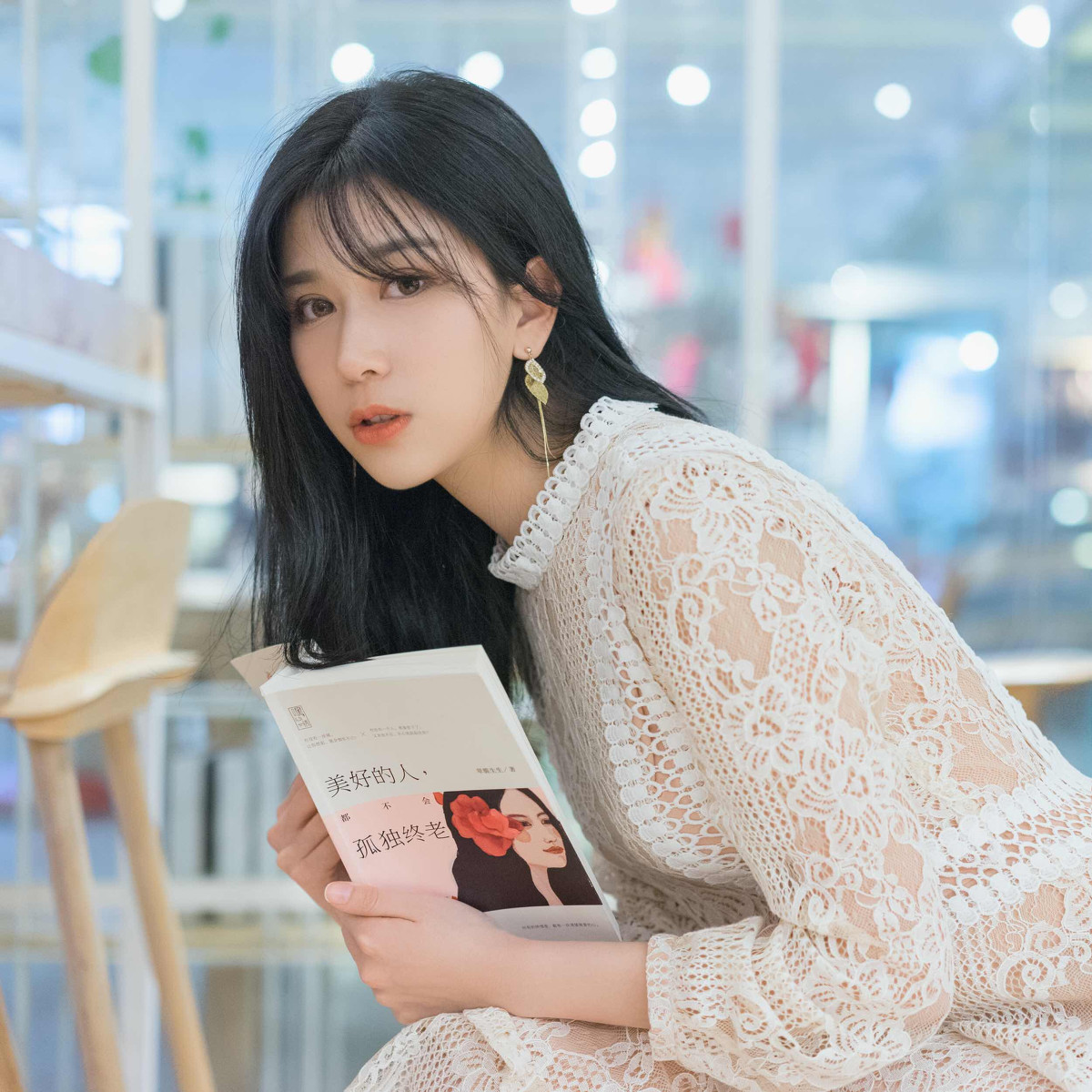 漂亮女朋友兔女郎制服诱惑白丝美腿养眼内衣福利写真