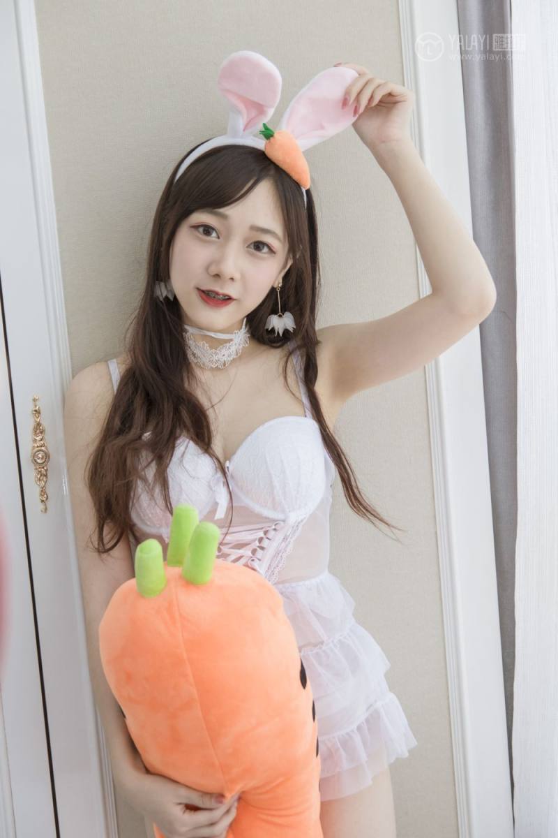 漂亮女朋友兔女郎制服诱惑白丝美腿养眼内衣福利写真