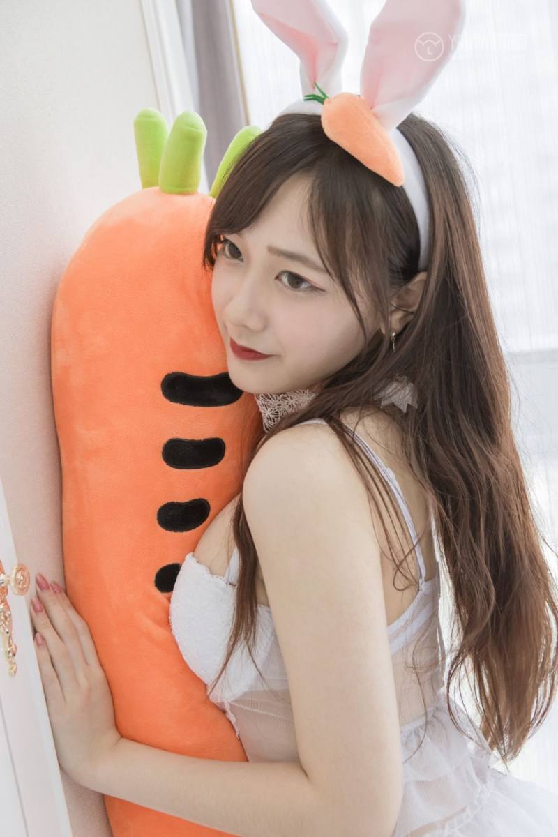 漂亮女朋友兔女郎制服诱惑白丝美腿养眼内衣福利写真