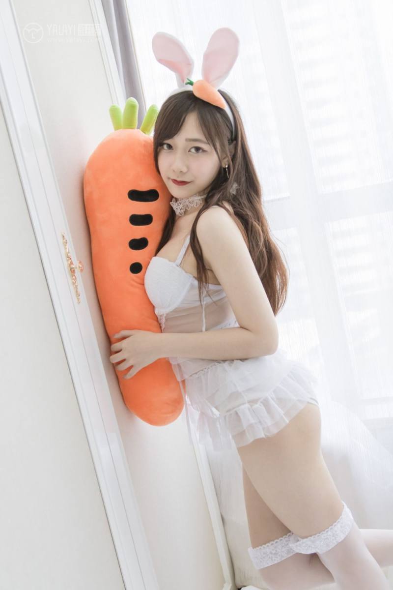 漂亮女朋友兔女郎制服诱惑白丝美腿养眼内衣福利写真