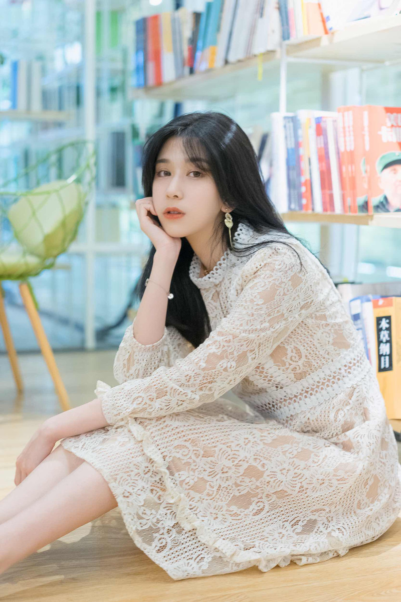 漂亮女朋友兔女郎制服诱惑白丝美腿养眼内衣福利写真