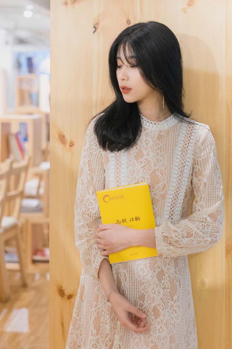 漂亮女朋友兔女郎制服诱惑白丝美腿养眼内衣福利写真