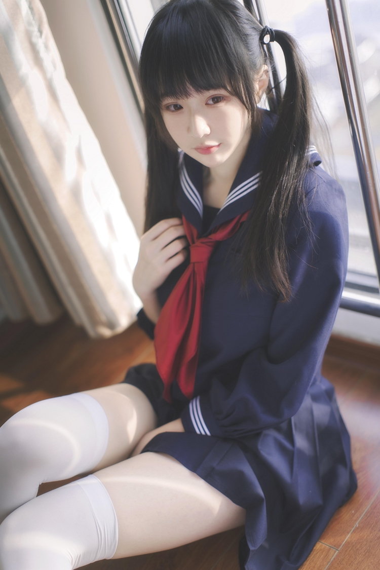 邻家双马尾大姐姐腿控福利白丝养眼写真图片