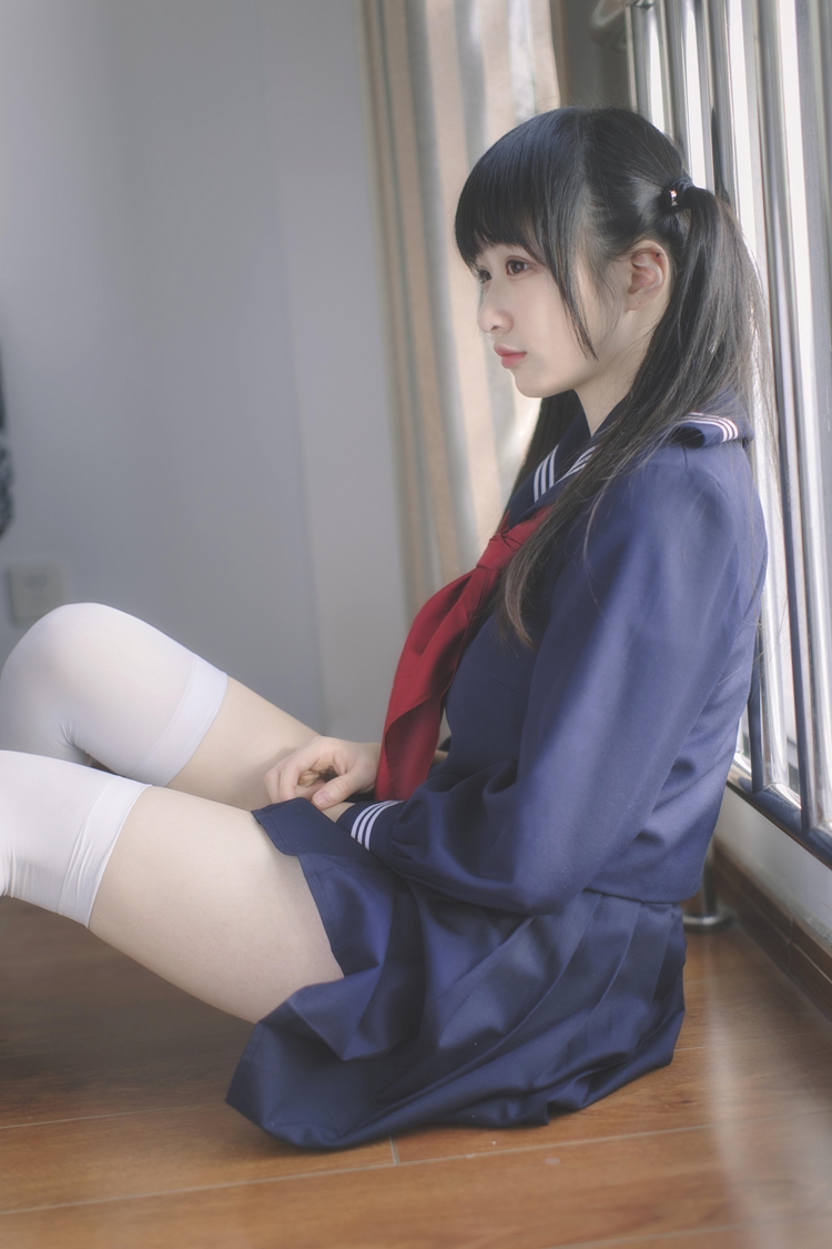 邻家双马尾大姐姐腿控福利白丝养眼写真图片