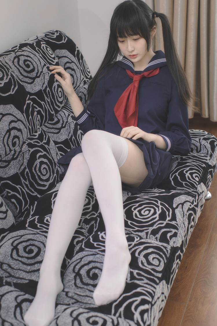 邻家双马尾大姐姐腿控福利白丝养眼写真图片