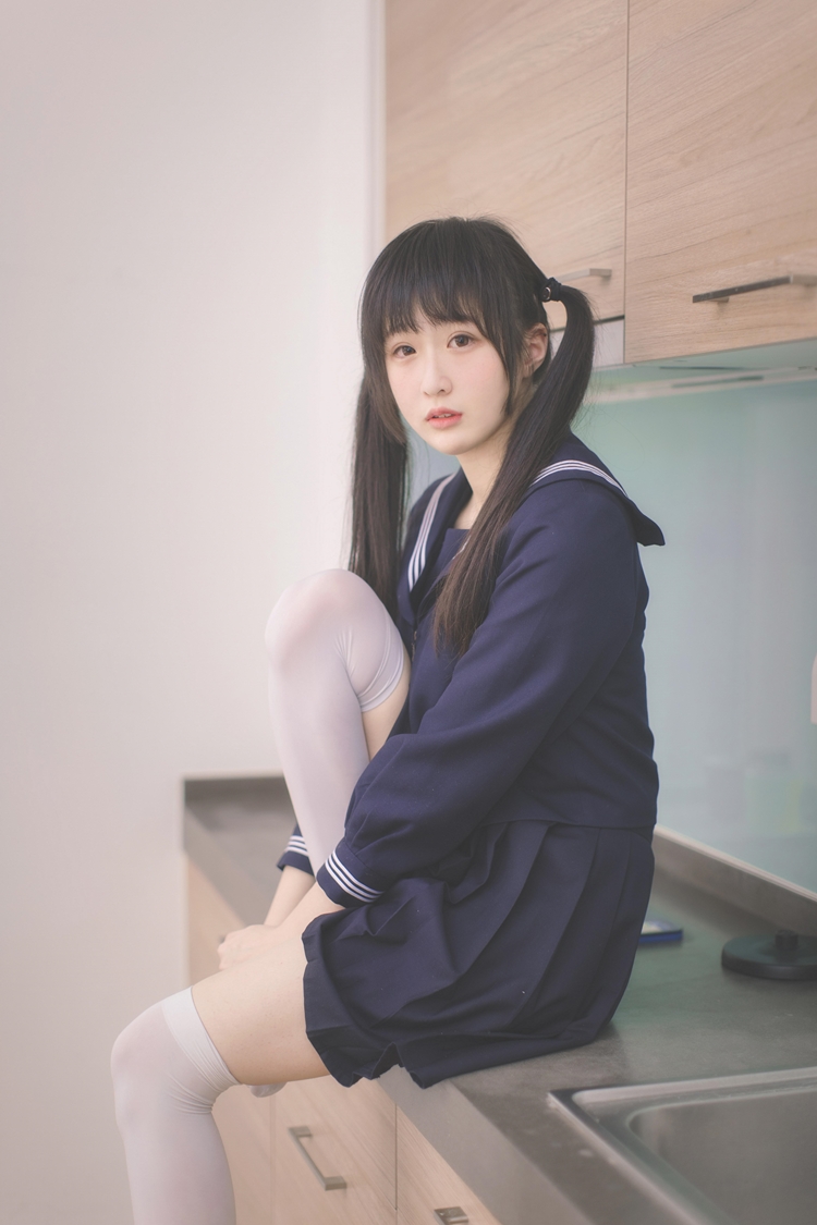 邻家双马尾大姐姐腿控福利白丝养眼写真图片