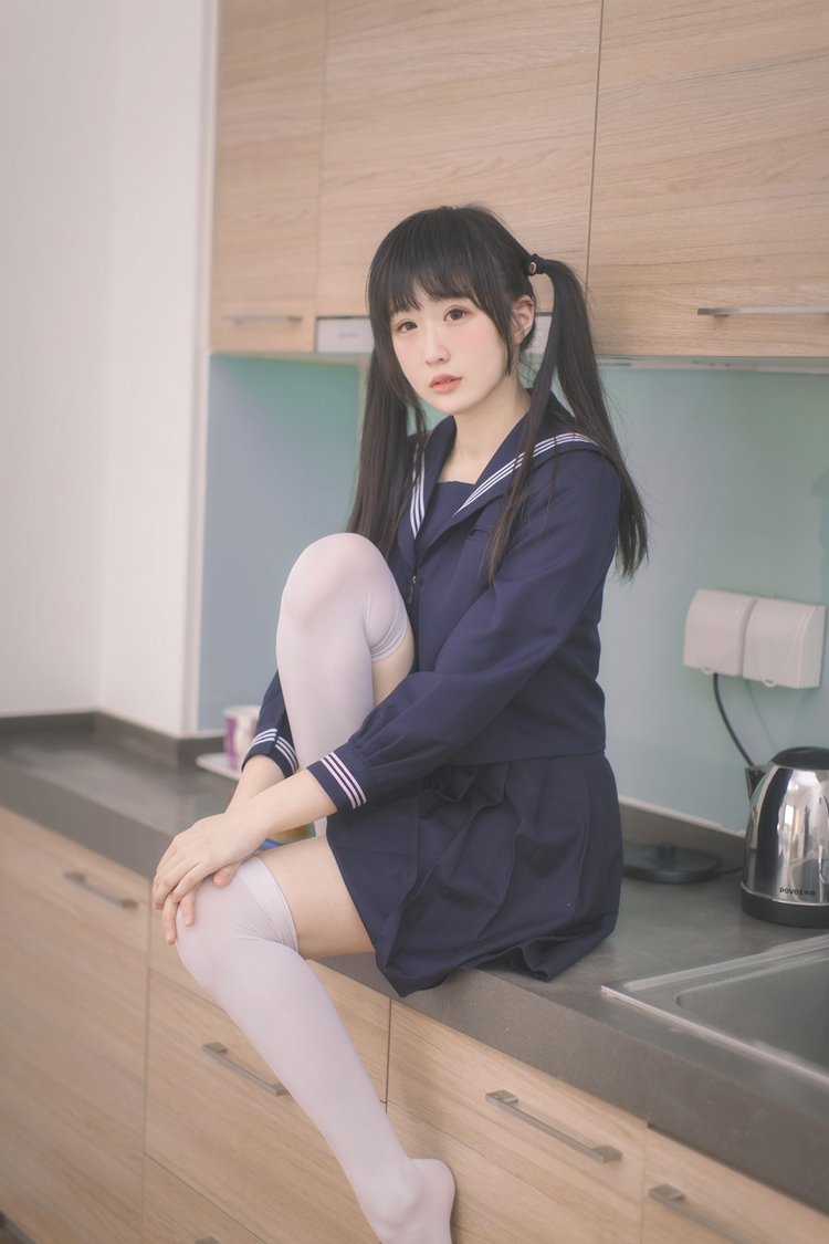 邻家双马尾大姐姐腿控福利白丝养眼写真图片