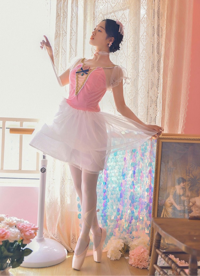 舞蹈美女白丝美腿清纯动人图片