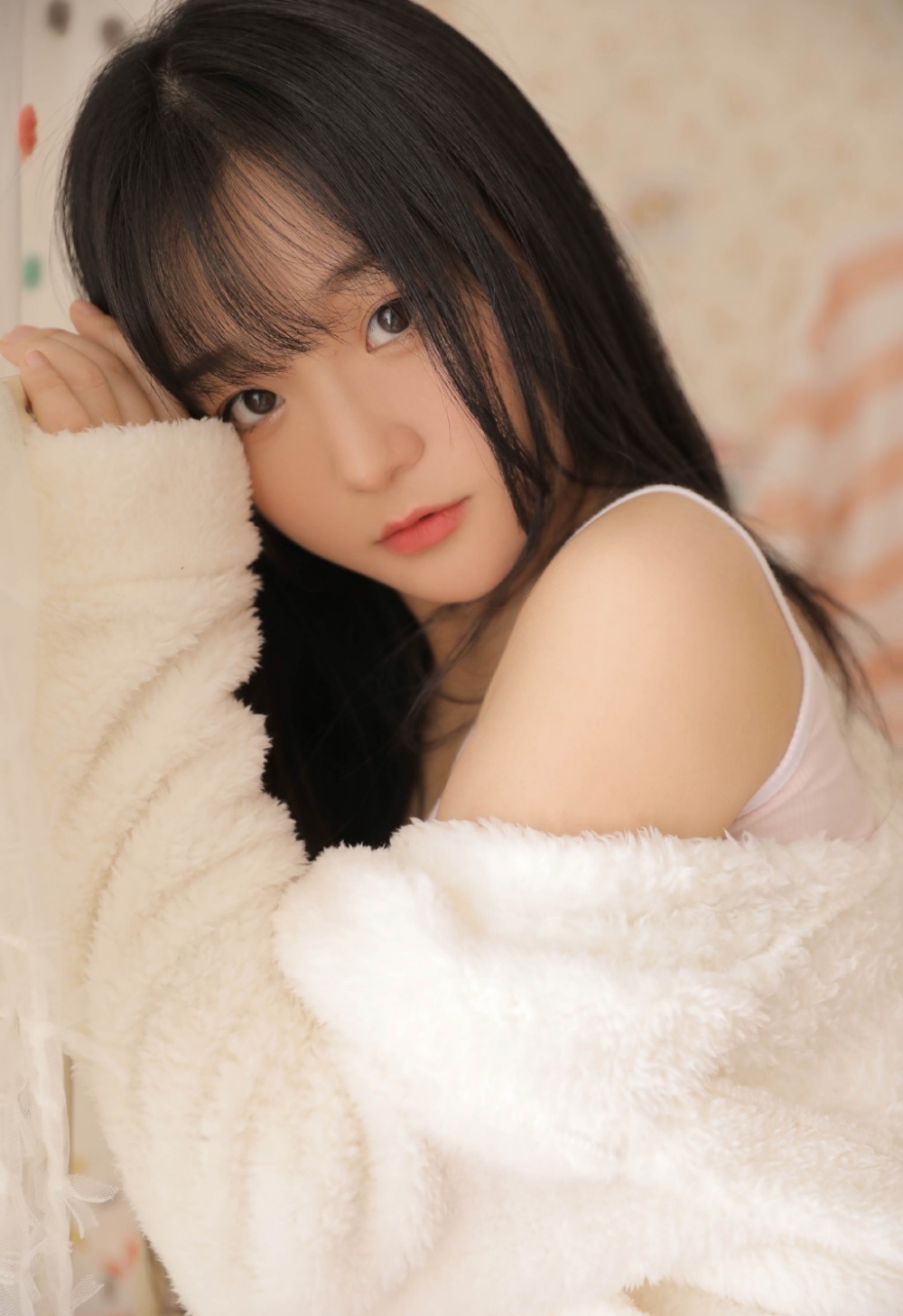 超短裤美少女白丝美腿私房写真