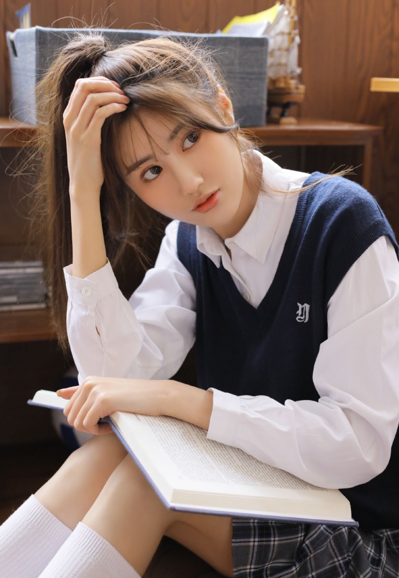 校园格子裙美眉元气阳光写真