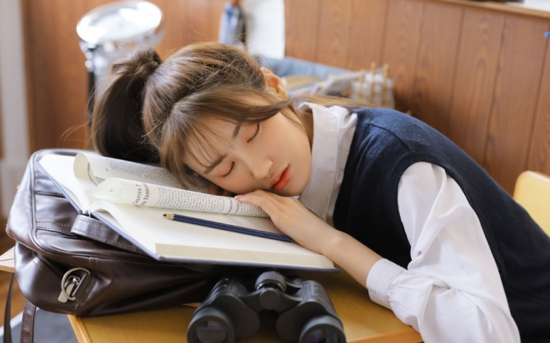 校园格子裙美眉元气阳光写真