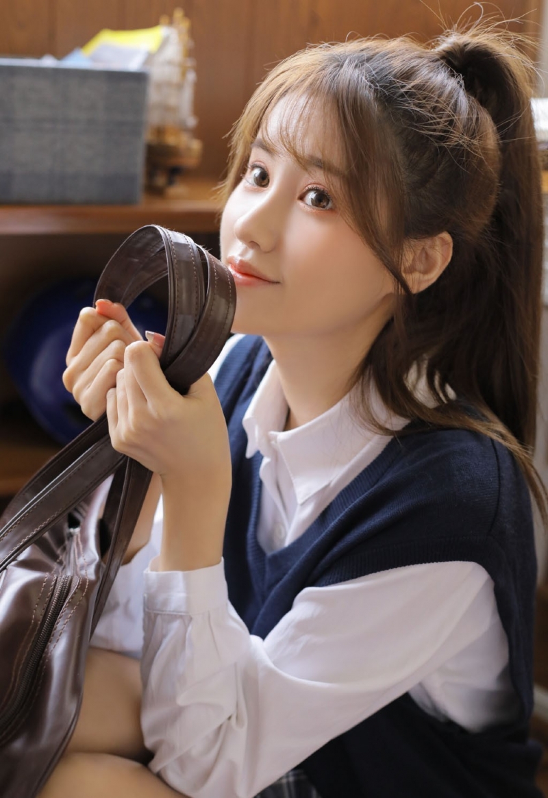 校园格子裙美眉元气阳光写真