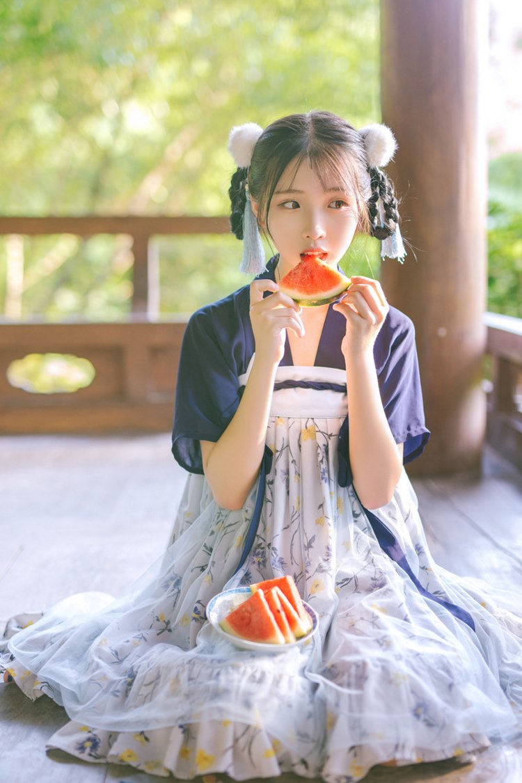 汉服美女古典清纯可爱时尚搭配写真图片