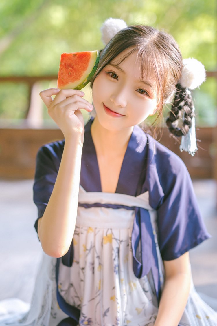 汉服美女古典清纯可爱时尚搭配写真图片