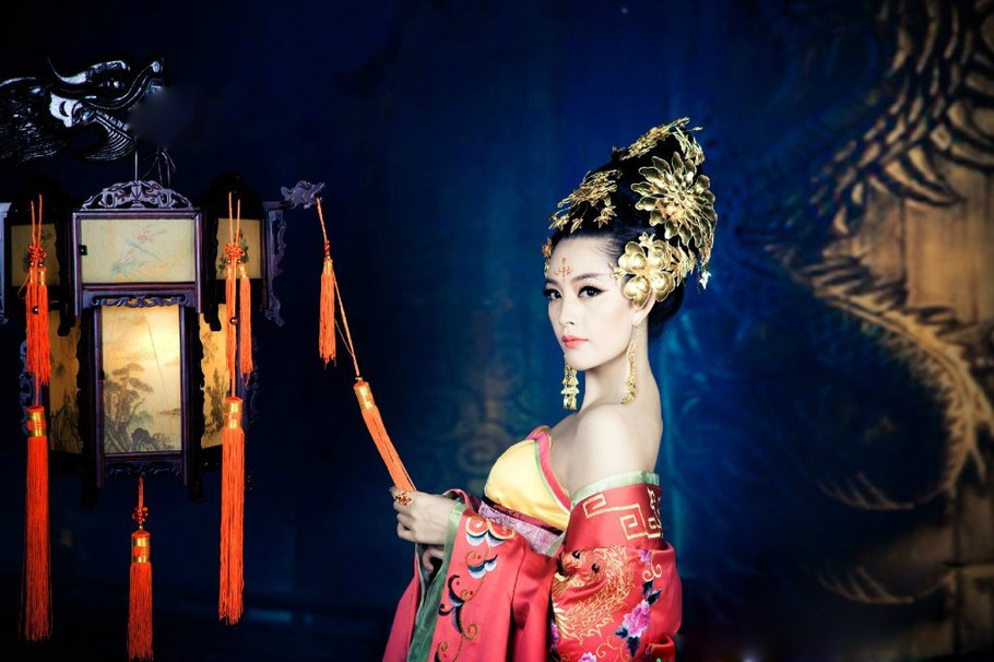 红衣古装美女图片之雏菊