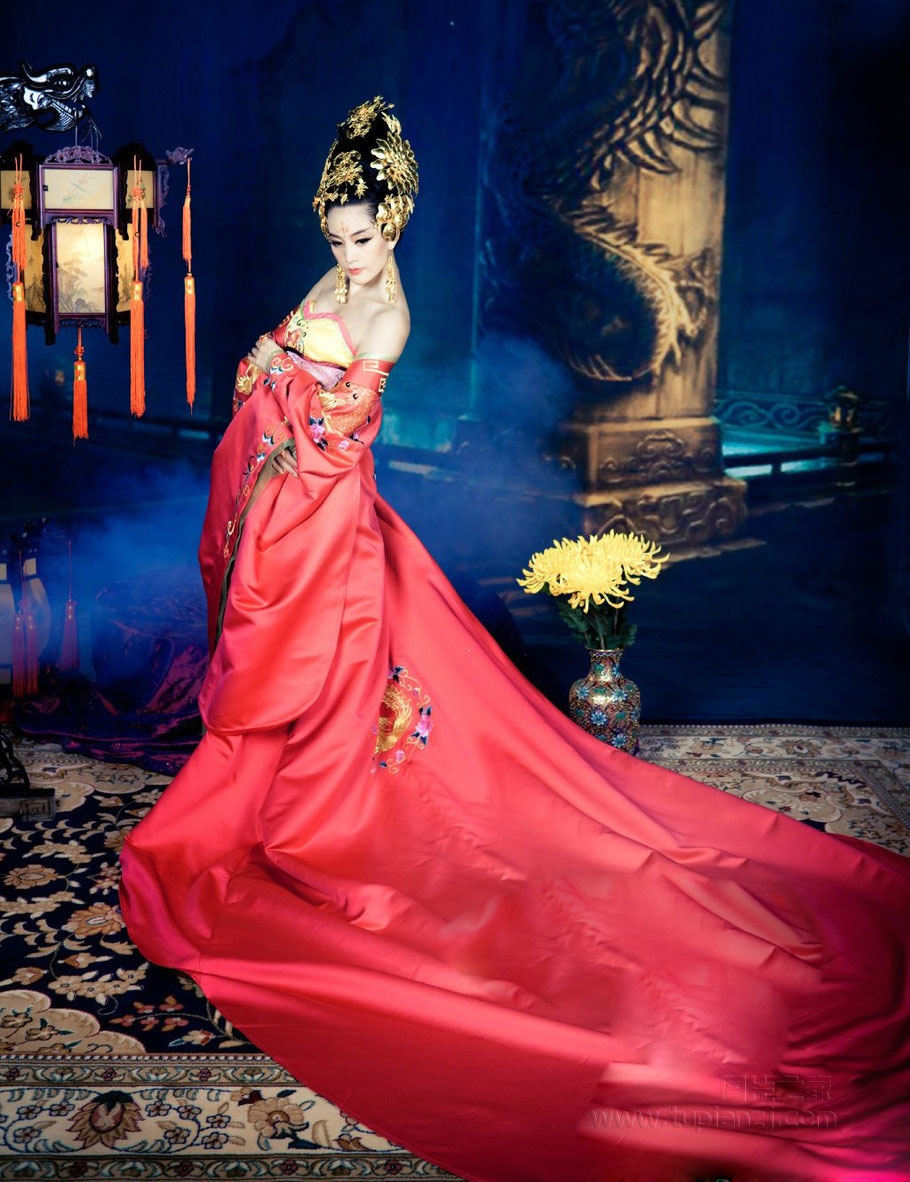 红衣古装美女图片之雏菊