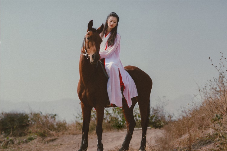 古装美女紫霞仙子女神户外小清新甜美笑容图片