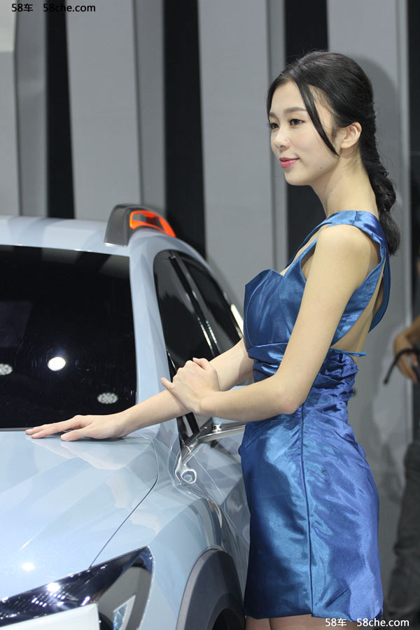 风姿卓越的高挑嫩模身姿曼妙迷人性感艺术照片