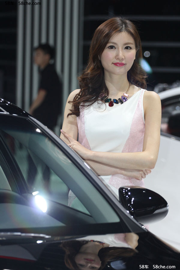 风姿卓越的高挑嫩模身姿曼妙迷人性感艺术照片