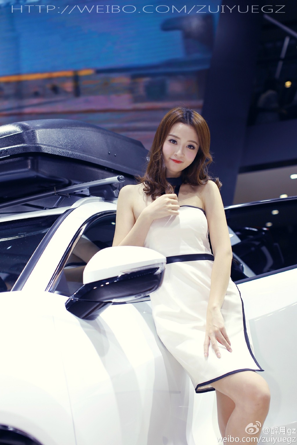 有点可爱的美女少妇车模