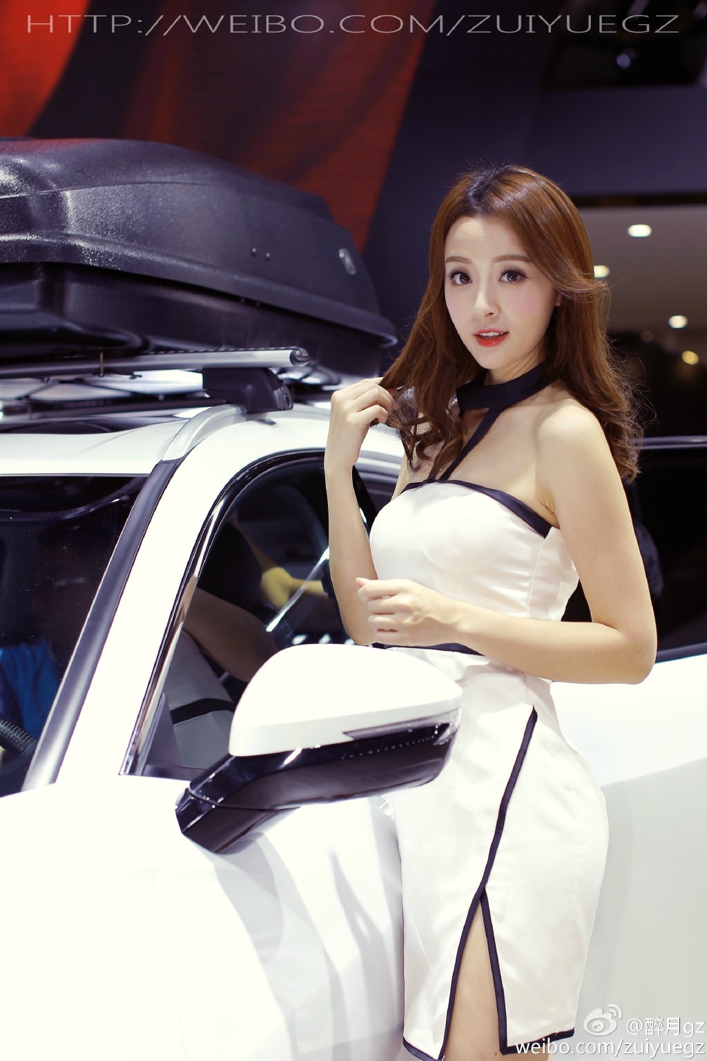 有点可爱的美女少妇车模