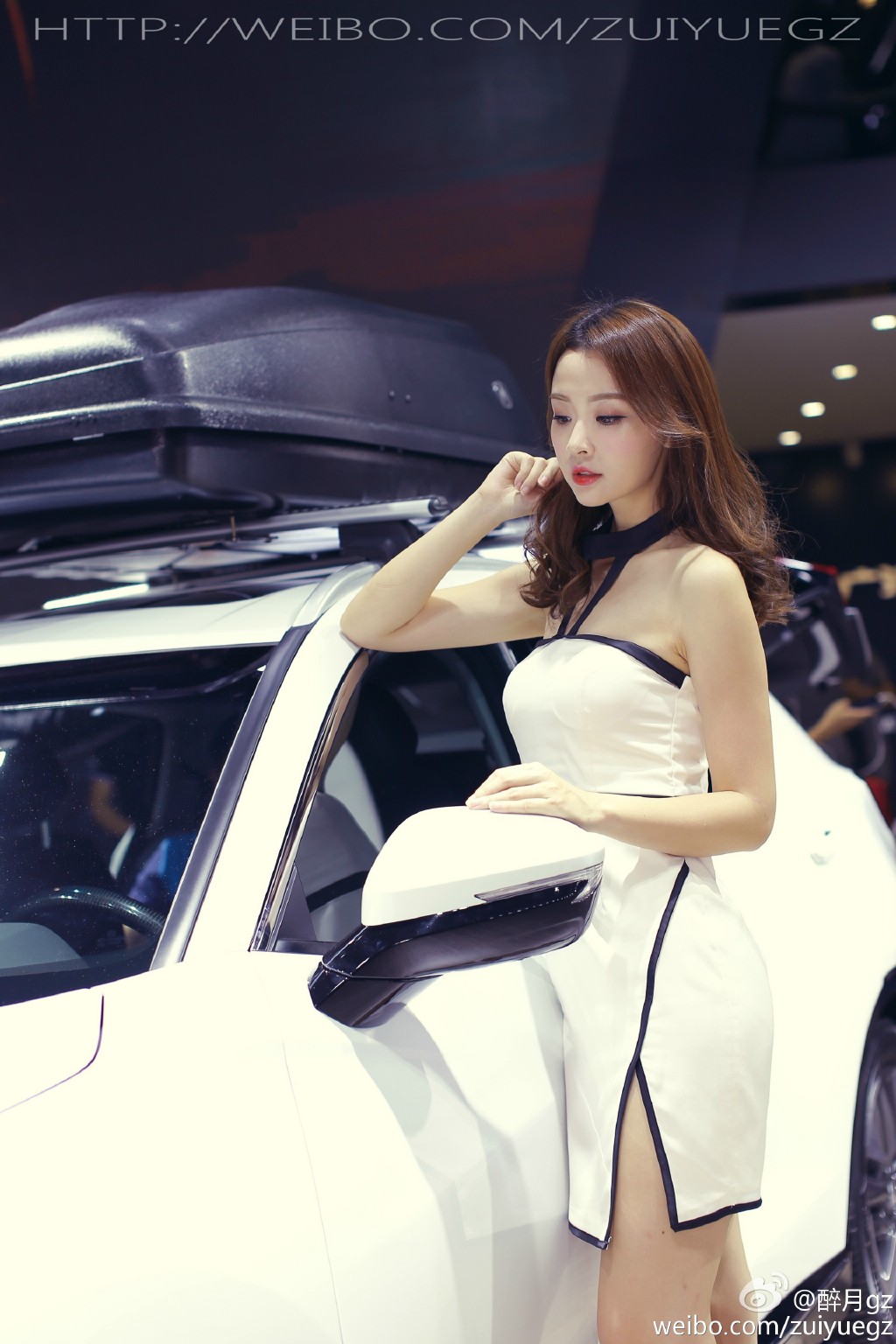 有点可爱的美女少妇车模