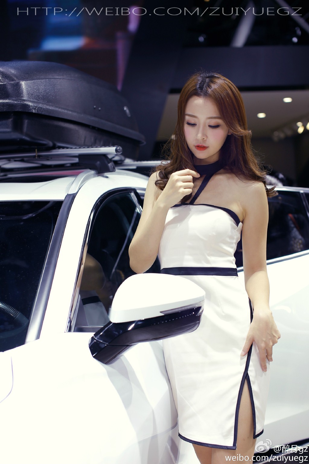 有点可爱的美女少妇车模