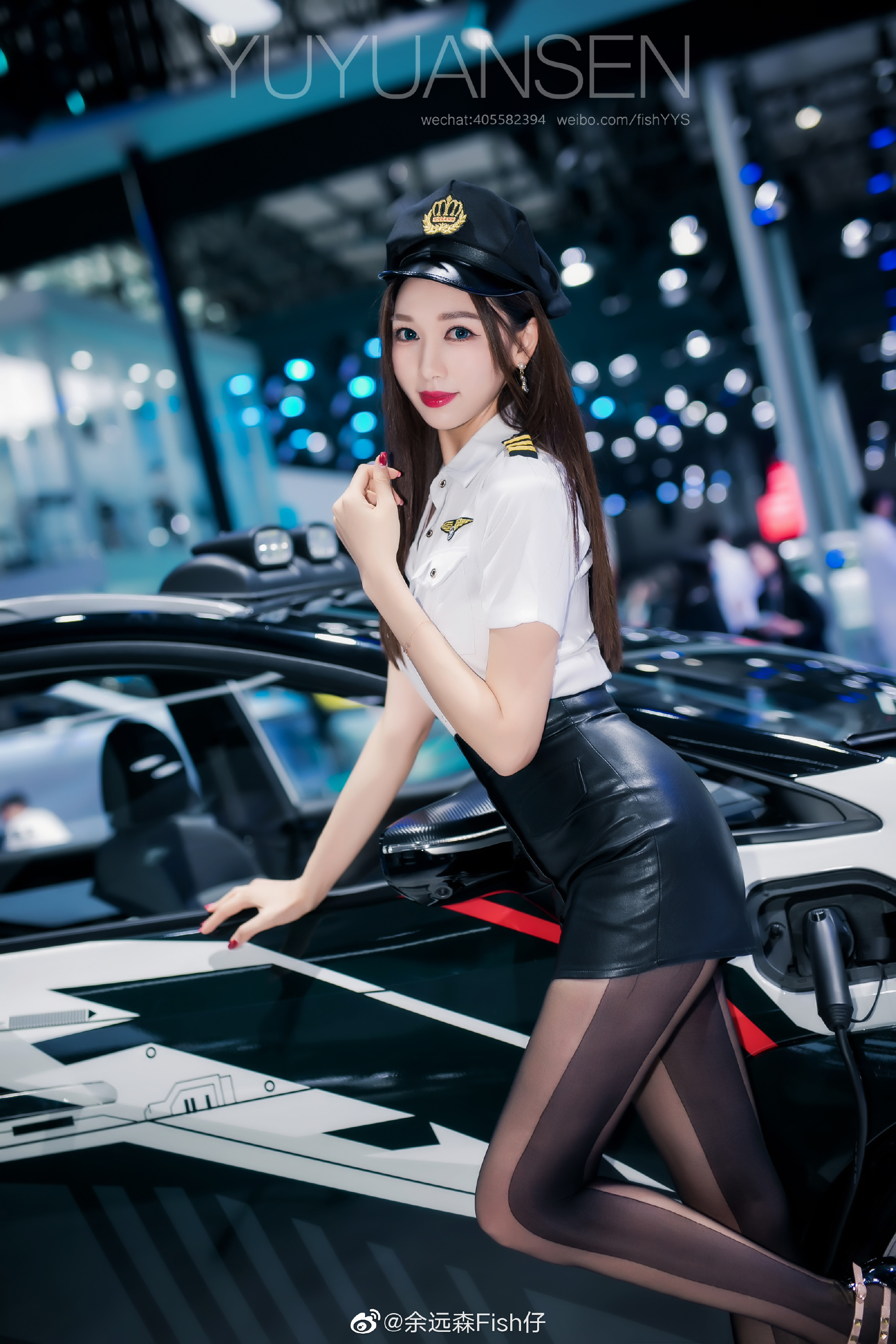 美女车模黑丝制服性感火辣私拍