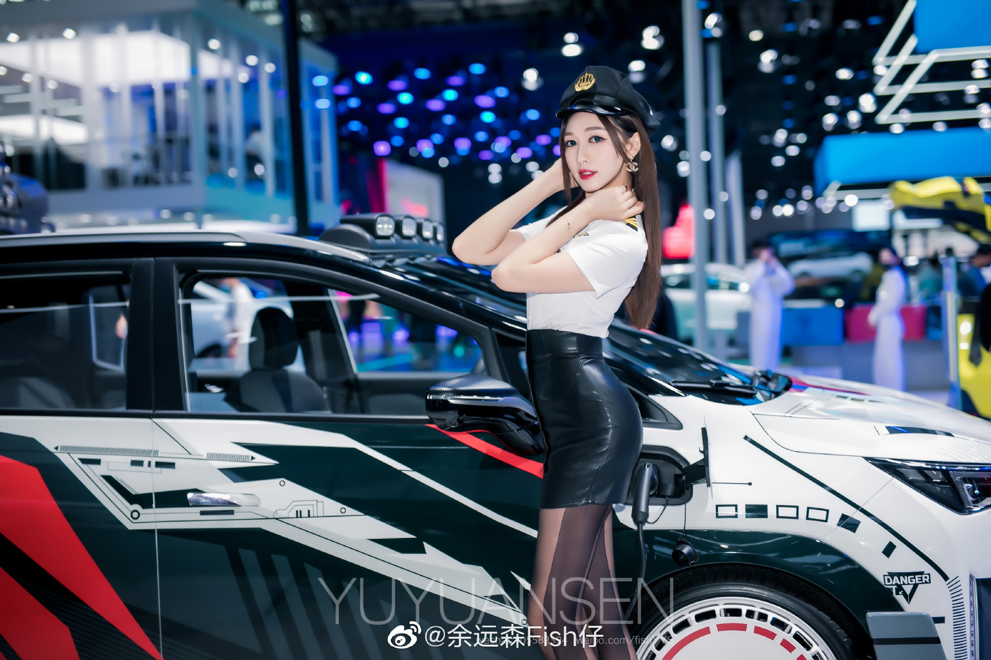 美女车模黑丝制服性感火辣私拍