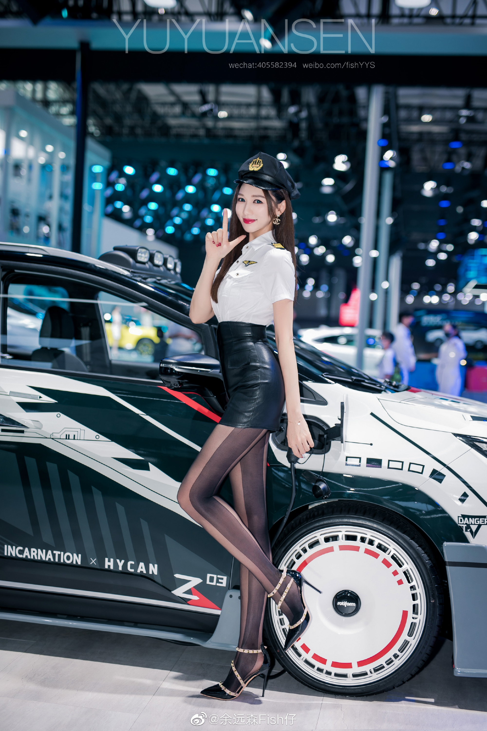 美女车模黑丝制服性感火辣私拍