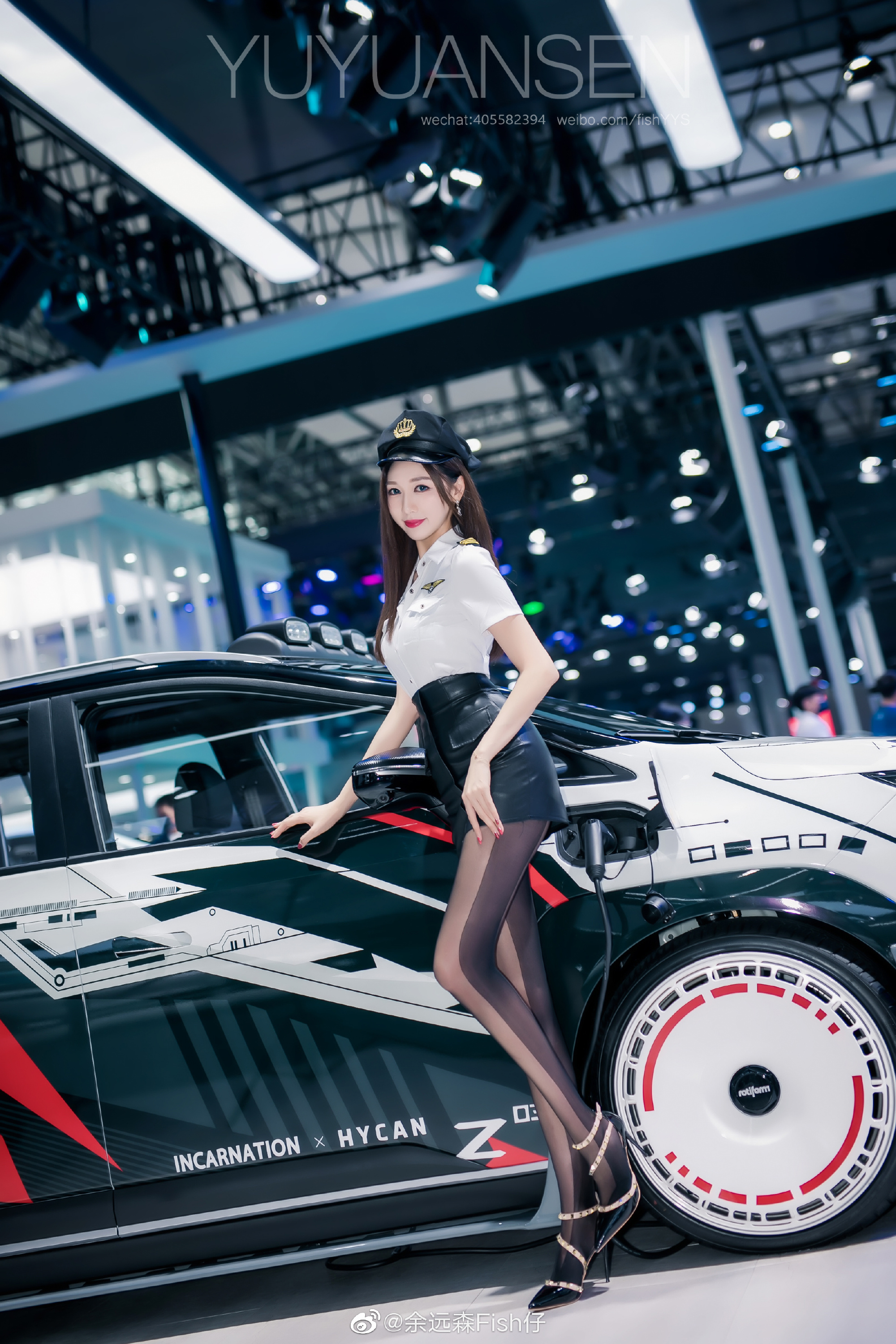 美女车模黑丝制服性感火辣私拍