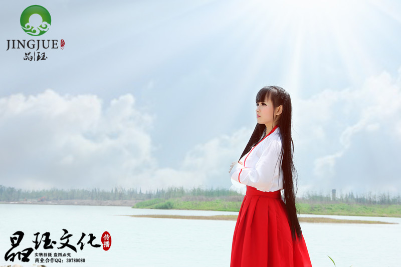 刘海古装红衣长裙瓜子脸小美女