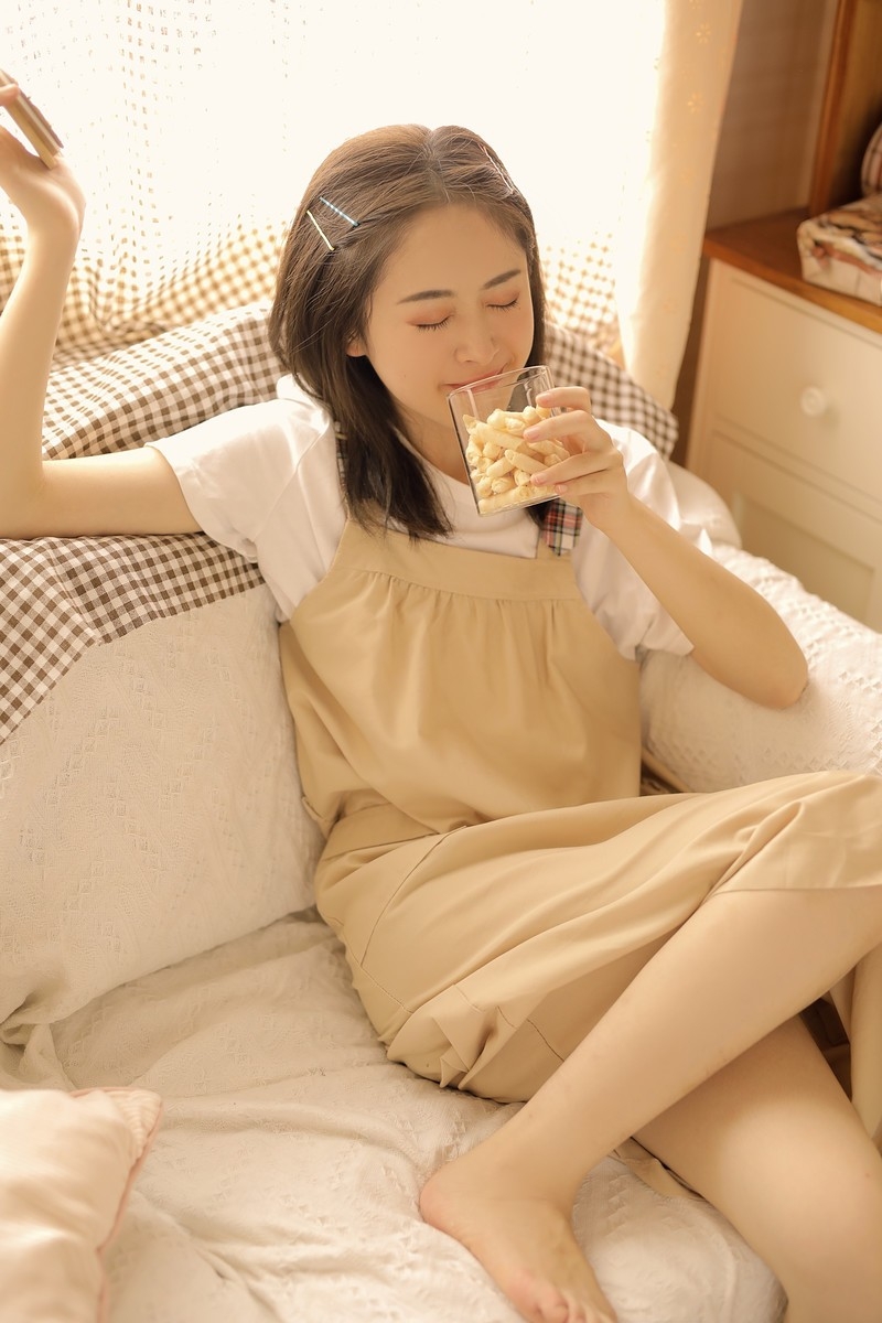 文艺美女小清新天然素人居家性感生活照图集写真