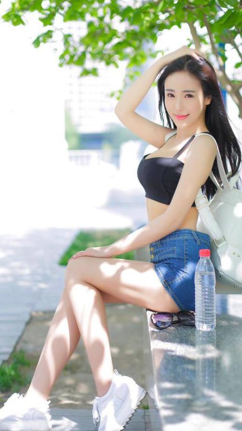 看后让人一见钟情的高挑性感美女图片