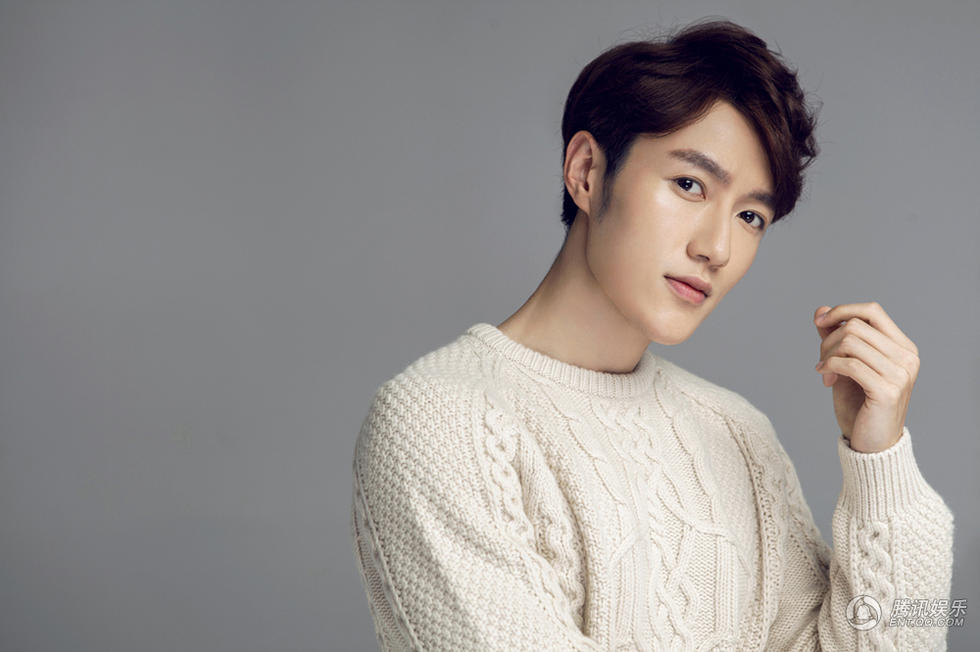 张鑫最新秋季写真  毛衣配长裤极具绅士诱惑