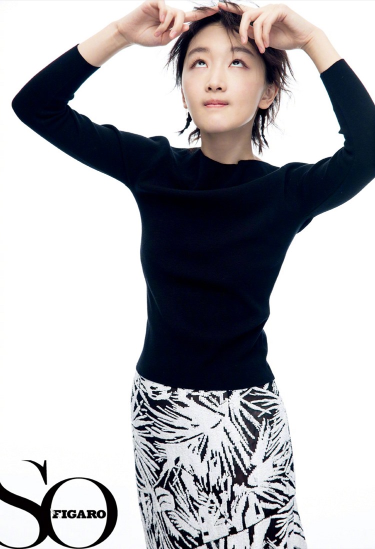 邻家气质女孩周冬雨灵动元气个人服饰明星写真图片