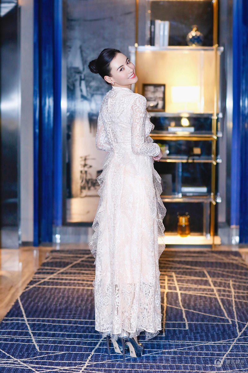 张柏芝穿飘逸仙女裙 美艳撩人心