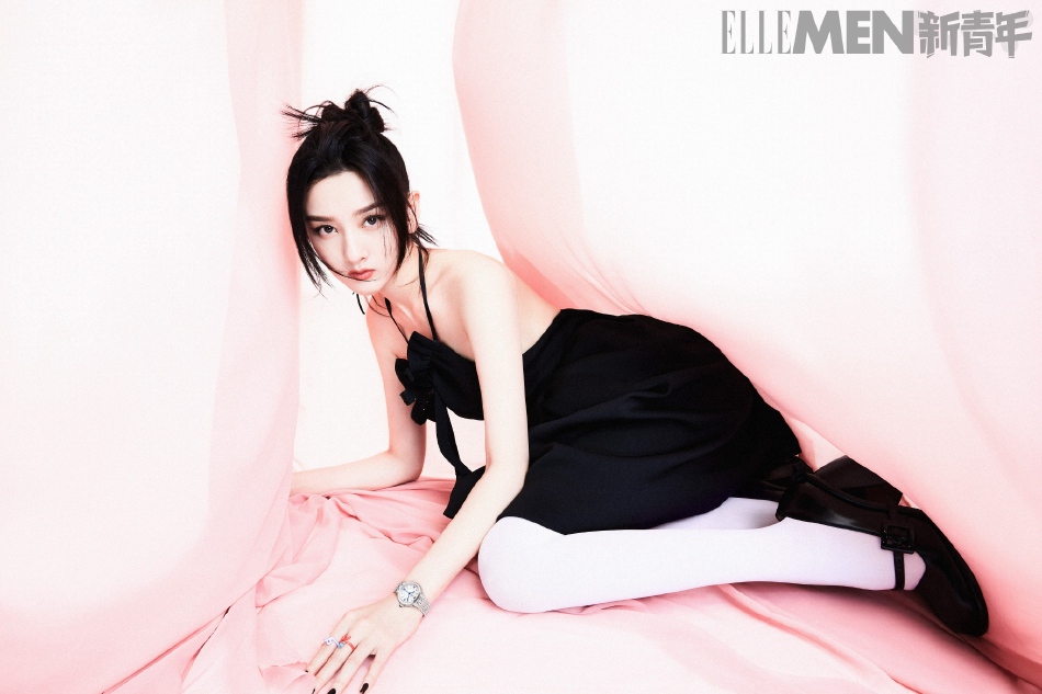 宋祖儿拳击辫造型酷飒利落写真