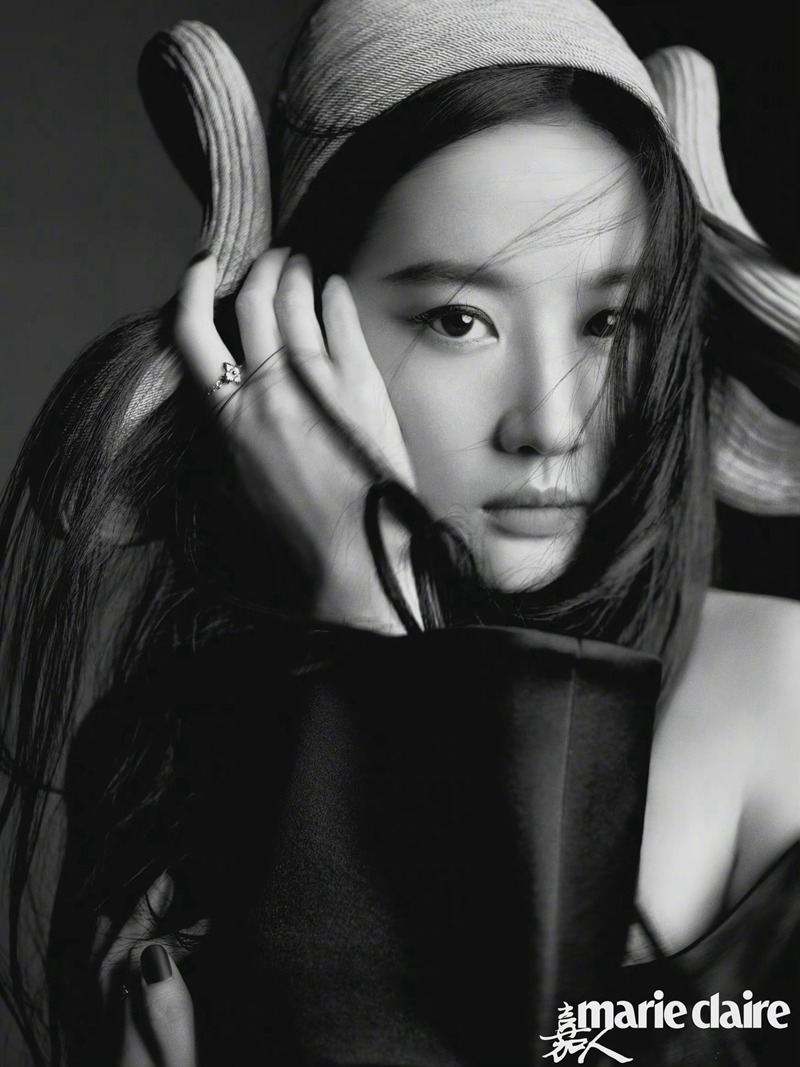 刘亦菲无袖针织背心大片又欲又飒