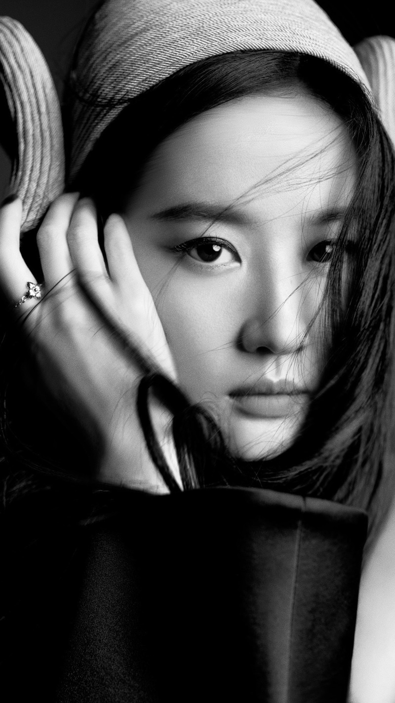 刘亦菲无袖针织背心大片又欲又飒